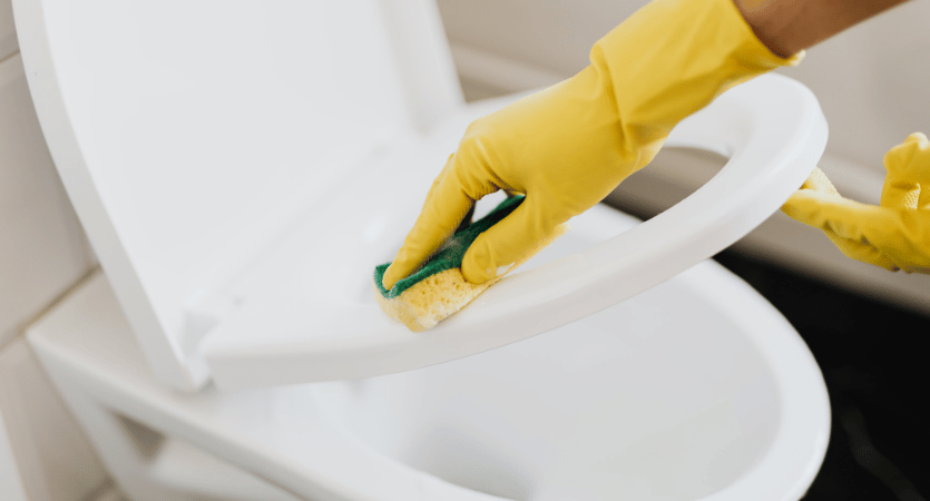 What Causes Yellow Stains on Toilet Rim